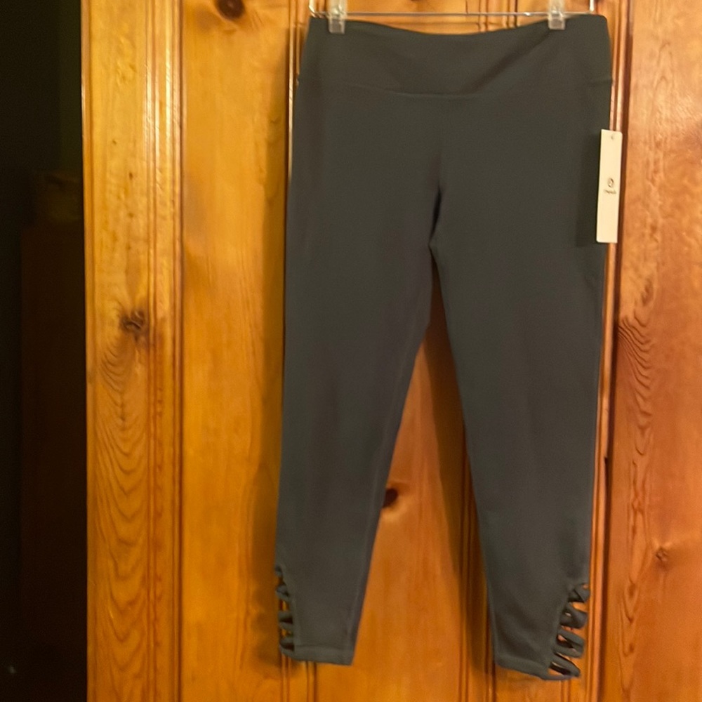 Size m mono yoga pants new with tags
